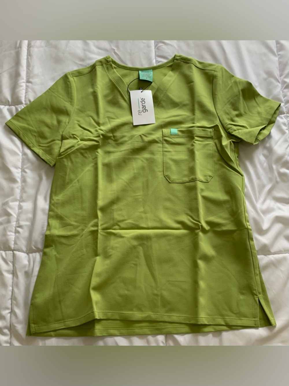 NWTs Garde-Malade Size S Scrub Top